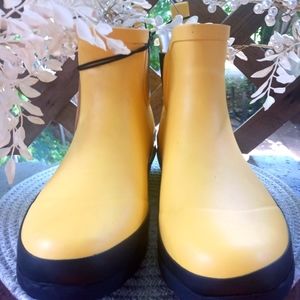 Size 8 rain/garden boots